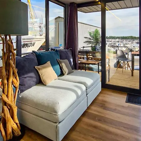 Botel Cozy Ship In With View *