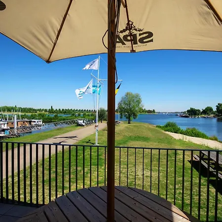 Cozy Ship In With View Botel *